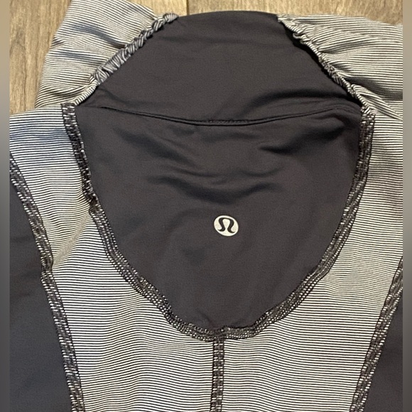 Lululemon Mind Over Matter Pullover Top Gray Striped Size 4 K75 - Picture 9 of 10